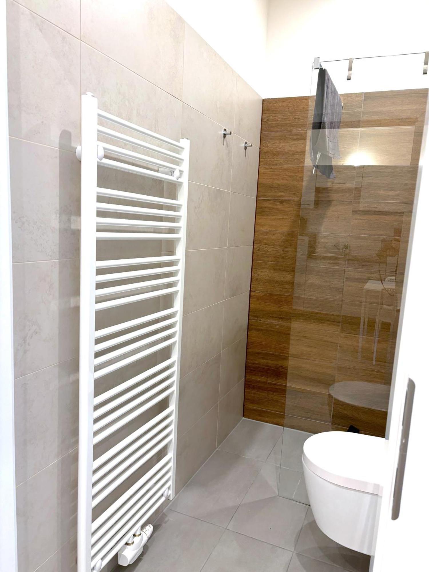 Traumhafte Wohnung Fuer 2, Walk In Dusche, Extra Kueche, Nespresso, Zentral Wien Exterior foto