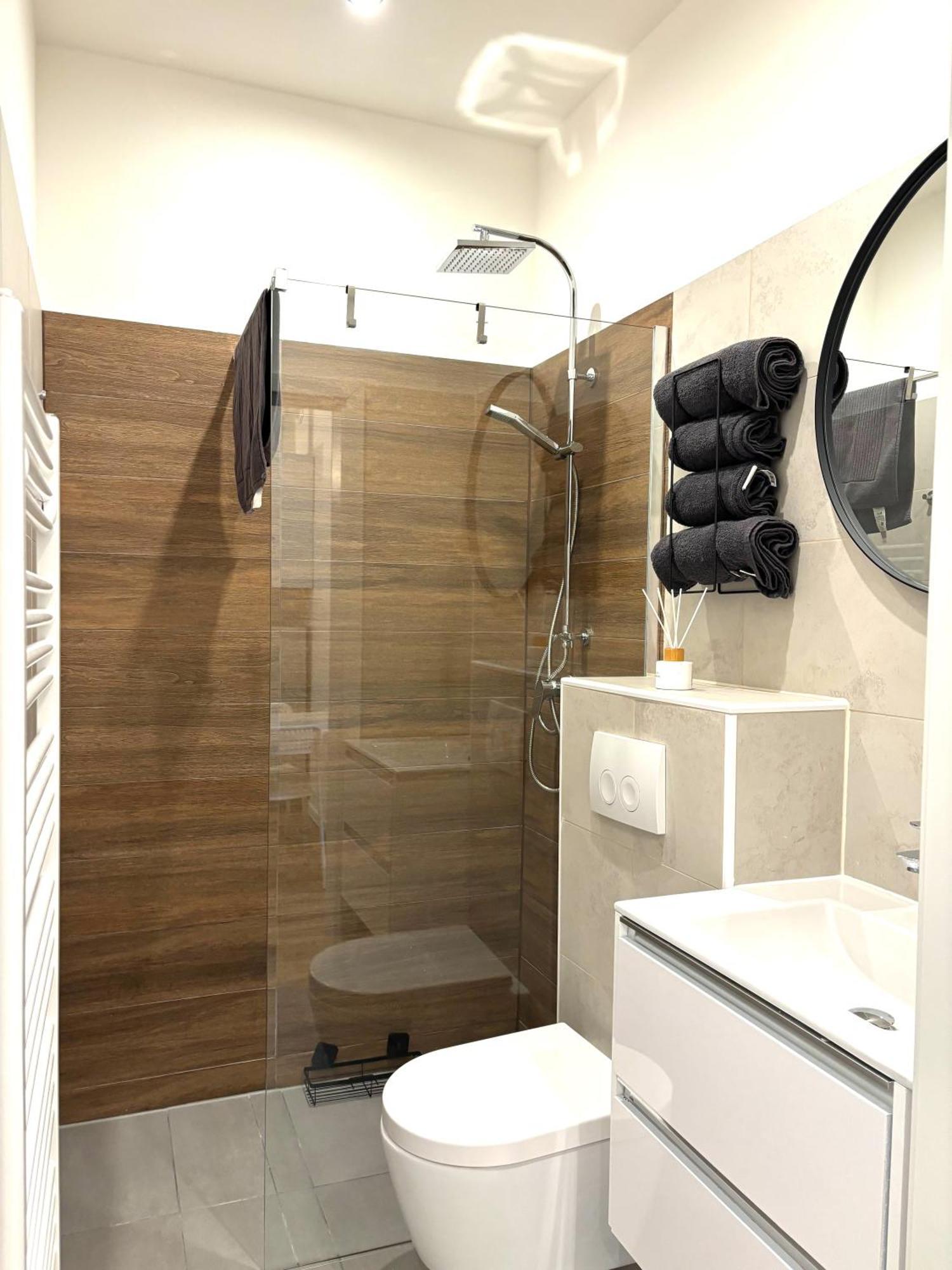 Traumhafte Wohnung Fuer 2, Walk In Dusche, Extra Kueche, Nespresso, Zentral Wien Exterior foto